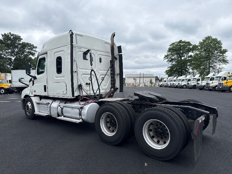 Sleeper Tractor-Heavy Duty Tractors-Freightliner-2020-T12664ST-South Plainfield-NJ-290,198\n\t\tmiles-$ 74,250 - Image 5