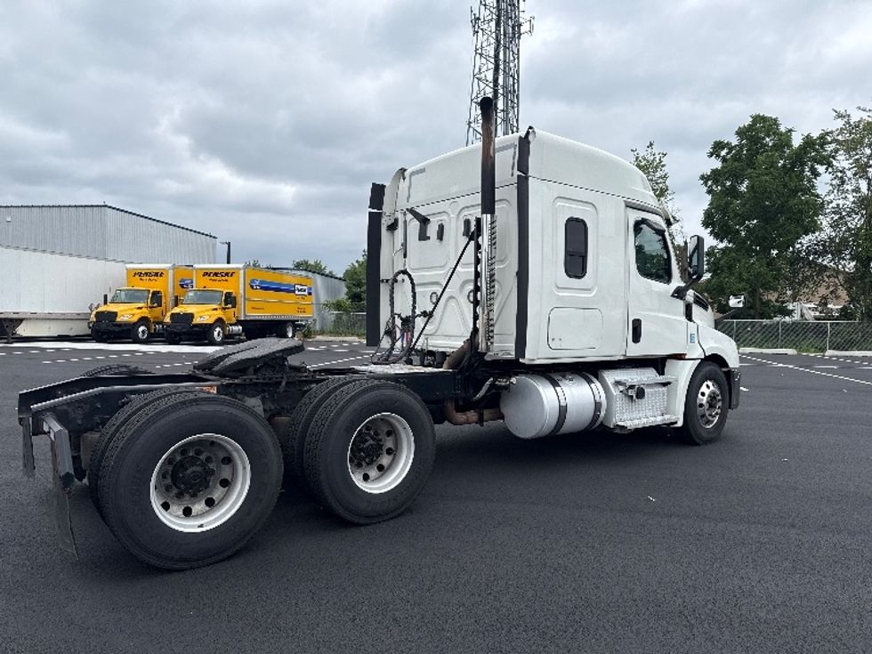 Sleeper Tractor-Heavy Duty Tractors-Freightliner-2020-T12664ST-South Plainfield-NJ-290,198\n\t\tmiles-$ 74,250 - Image 7
