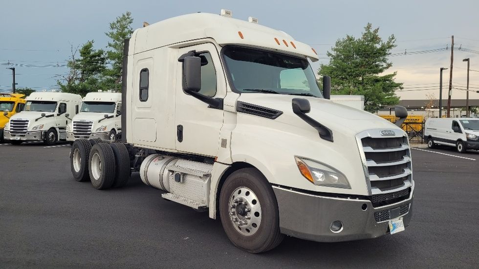 Sleeper Tractor-Heavy Duty Tractors-Freightliner-2020-T12664ST-South Plainfield-NJ-358,937\n\t\tmiles-$ 70,750 - Image 1