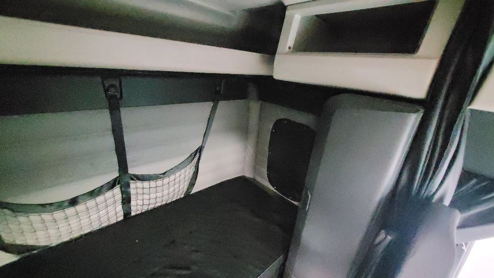 Sleeper Tractor-Heavy Duty Tractors-Freightliner-2020-T12664ST-South Plainfield-NJ-358,937\n\t\tmiles-$ 70,750 - Image 18