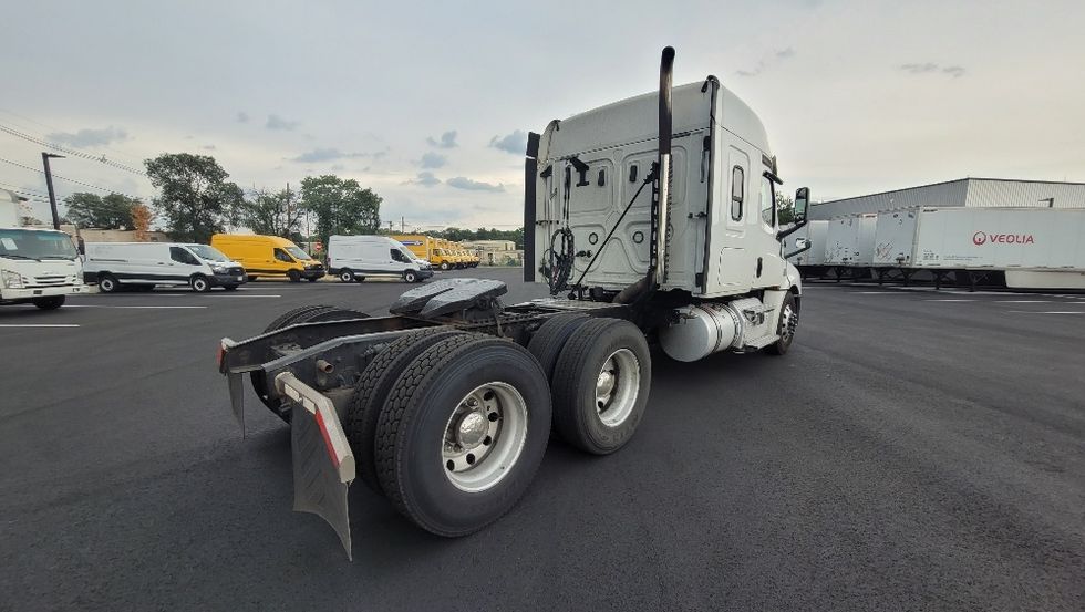 Sleeper Tractor-Heavy Duty Tractors-Freightliner-2020-T12664ST-South Plainfield-NJ-358,937\n\t\tmiles-$ 70,750 - Image 7