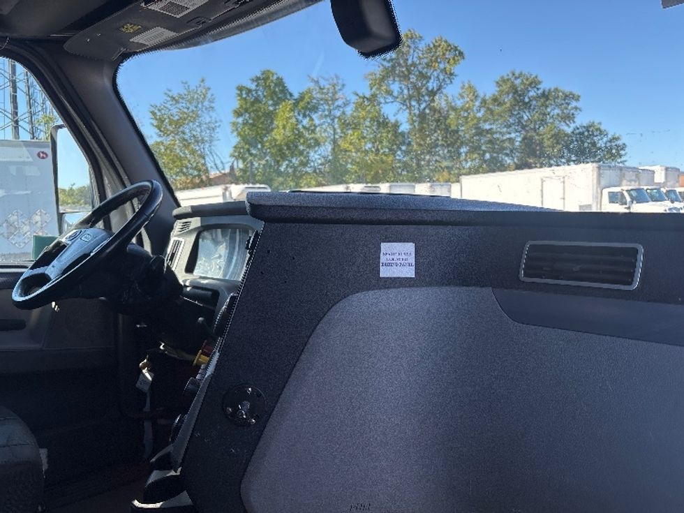 Sleeper Tractor-Heavy Duty Tractors-Freightliner-2020-T12664ST-South Plainfield-NJ-359,214\n\t\tmiles-$ 70,750 - Image 15