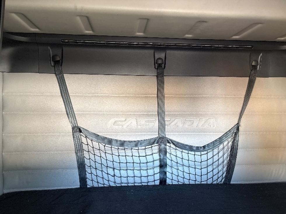 Sleeper Tractor-Heavy Duty Tractors-Freightliner-2020-T12664ST-South Plainfield-NJ-359,214\n\t\tmiles-$ 70,750 - Image 16