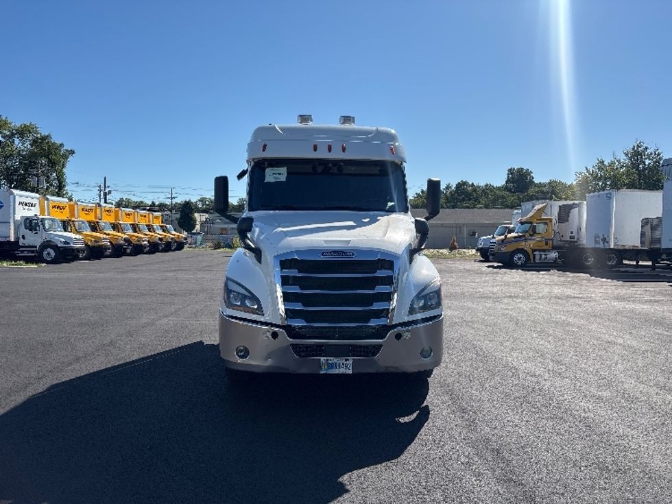Sleeper Tractor-Heavy Duty Tractors-Freightliner-2020-T12664ST-South Plainfield-NJ-359,214\n\t\tmiles-$ 70,750 - Image 2
