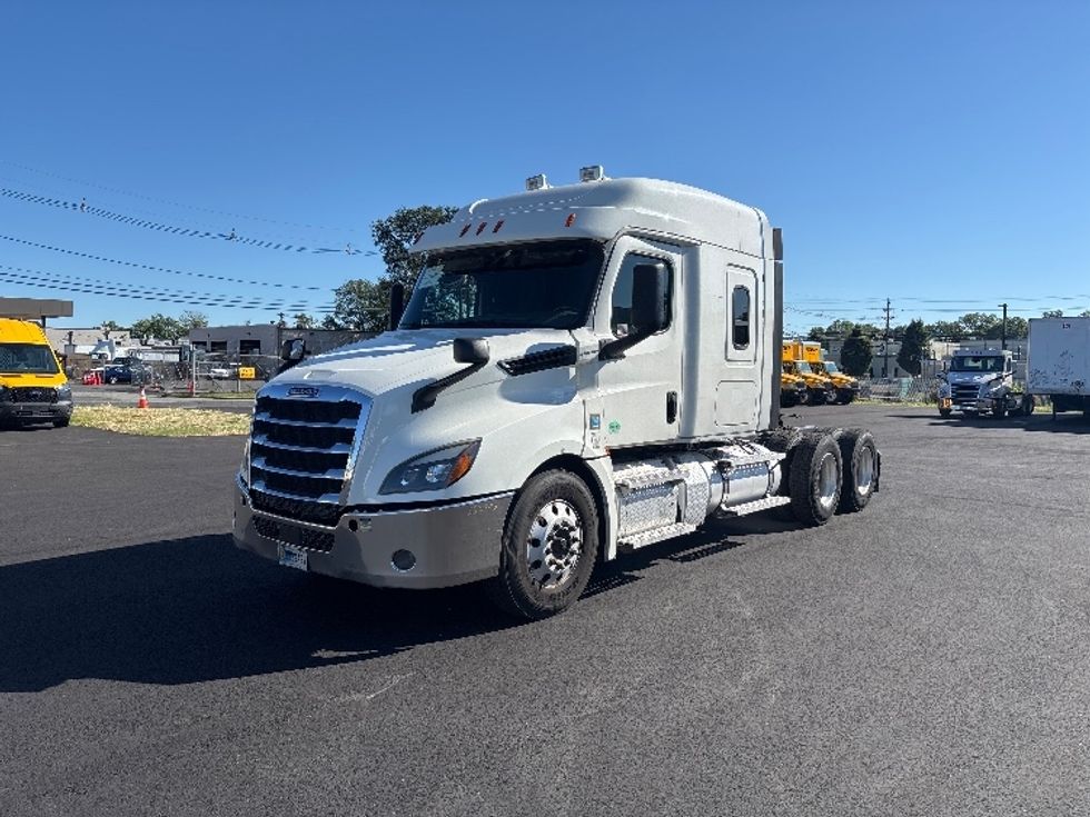 Sleeper Tractor-Heavy Duty Tractors-Freightliner-2020-T12664ST-South Plainfield-NJ-359,214\n\t\tmiles-$ 70,750 - Image 3