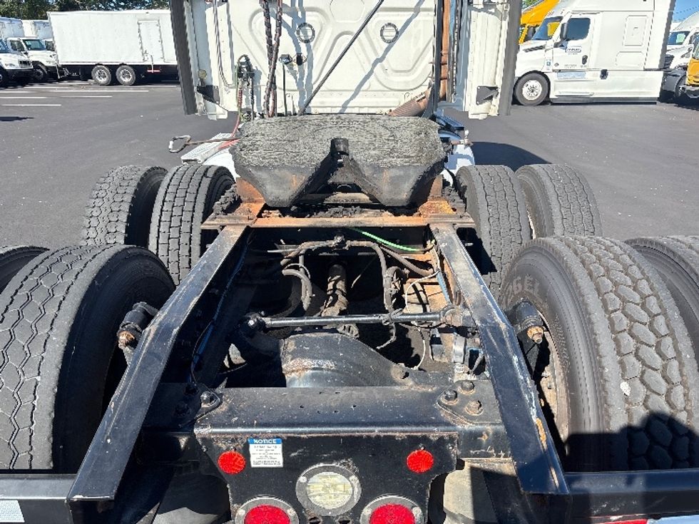 Sleeper Tractor-Heavy Duty Tractors-Freightliner-2020-T12664ST-South Plainfield-NJ-359,214\n\t\tmiles-$ 70,750 - Image 6