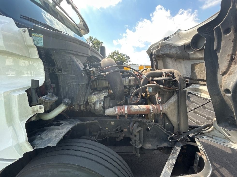 Sleeper Tractor-Heavy Duty Tractors-Freightliner-2020-T12664ST-South Plainfield-NJ-377,783\n\t\tmiles-$ 69,750 - Image 19