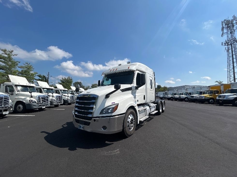 Sleeper Tractor-Heavy Duty Tractors-Freightliner-2020-T12664ST-South Plainfield-NJ-377,783\n\t\tmiles-$ 69,750 - Image 3