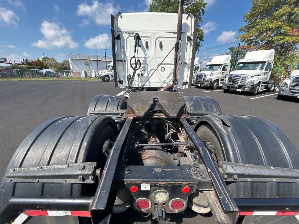 Sleeper Tractor-Heavy Duty Tractors-Freightliner-2020-T12664ST-South Plainfield-NJ-377,783\n\t\tmiles-$ 69,750 - Image 6