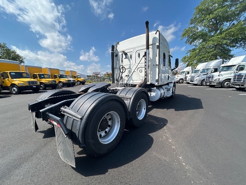Sleeper Tractor-Heavy Duty Tractors-Freightliner-2020-T12664ST-South Plainfield-NJ-377,783\n\t\tmiles-$ 69,750 - Image 7