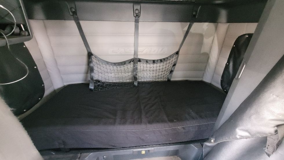 Sleeper Tractor-Heavy Duty Tractors-Freightliner-2020-T12664ST-South Plainfield-NJ-380,805\n\t\tmiles-$ 69,500 - Image 17