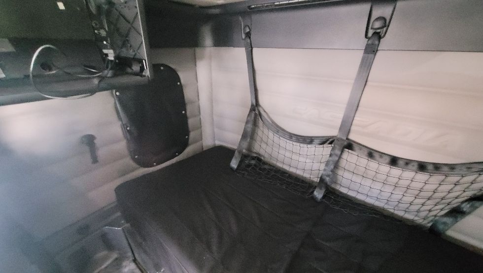 Sleeper Tractor-Heavy Duty Tractors-Freightliner-2020-T12664ST-South Plainfield-NJ-380,805\n\t\tmiles-$ 69,500 - Image 19