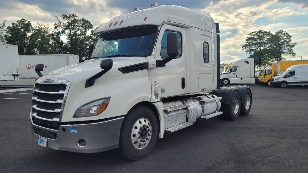 Sleeper Tractor-Heavy Duty Tractors-Freightliner-2020-T12664ST-South Plainfield-NJ-380,805\n\t\tmiles-$ 69,500 - Image 3