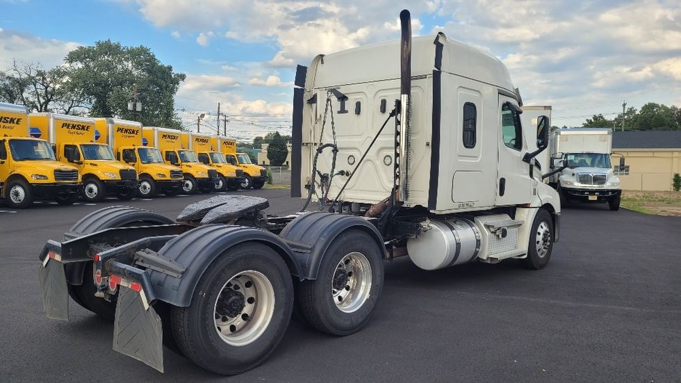 Sleeper Tractor-Heavy Duty Tractors-Freightliner-2020-T12664ST-South Plainfield-NJ-380,805\n\t\tmiles-$ 69,500 - Image 7