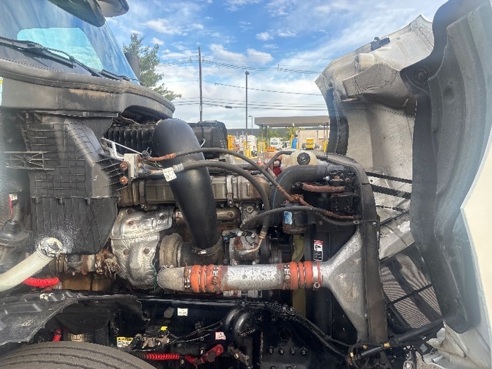 Sleeper Tractor-Heavy Duty Tractors-Freightliner-2020-T12664ST-South Plainfield-NJ-407,583\n\t\tmiles-$ 67,250 - Image 19