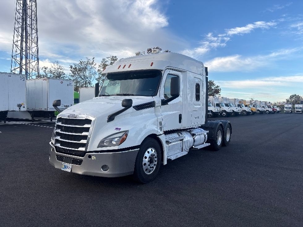 Sleeper Tractor-Heavy Duty Tractors-Freightliner-2020-T12664ST-South Plainfield-NJ-407,583\n\t\tmiles-$ 67,250 - Image 3