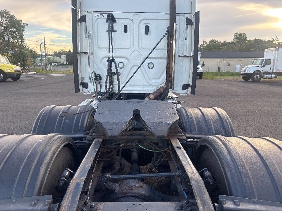 Sleeper Tractor-Heavy Duty Tractors-Freightliner-2020-T12664ST-South Plainfield-NJ-407,583\n\t\tmiles-$ 67,250 - Image 6
