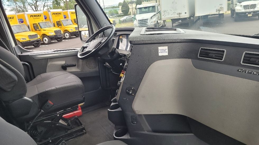 Sleeper Tractor-Heavy Duty Tractors-Freightliner-2020-T12664ST-South Plainfield-NJ-425,374\n\t\tmiles-$ 67,250 - Image 15