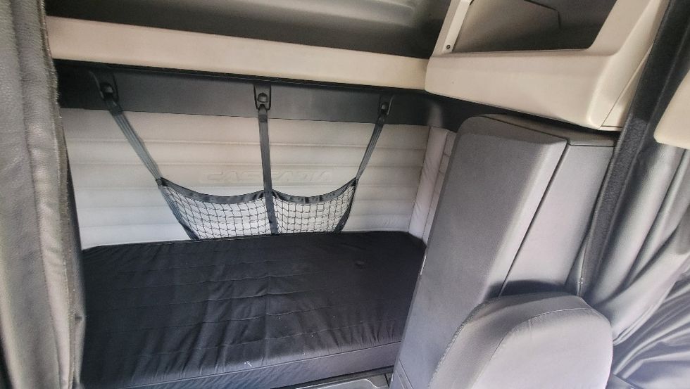 Sleeper Tractor-Heavy Duty Tractors-Freightliner-2020-T12664ST-South Plainfield-NJ-425,374\n\t\tmiles-$ 67,250 - Image 16