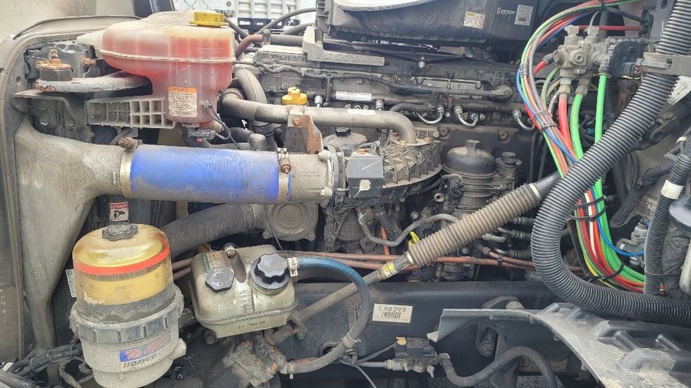 Sleeper Tractor-Heavy Duty Tractors-Freightliner-2020-T12664ST-South Plainfield-NJ-425,374\n\t\tmiles-$ 67,250 - Image 21