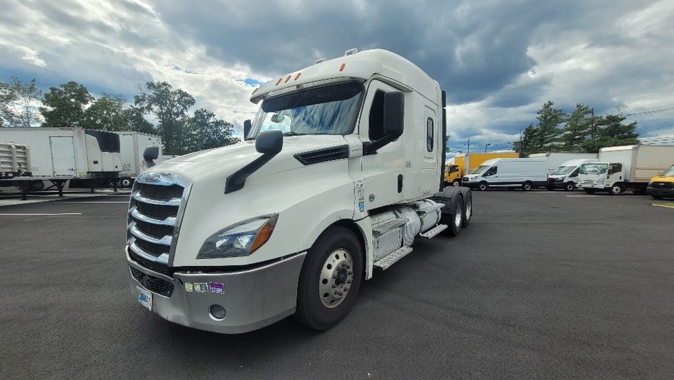 Sleeper Tractor-Heavy Duty Tractors-Freightliner-2020-T12664ST-South Plainfield-NJ-425,374\n\t\tmiles-$ 67,250 - Image 3