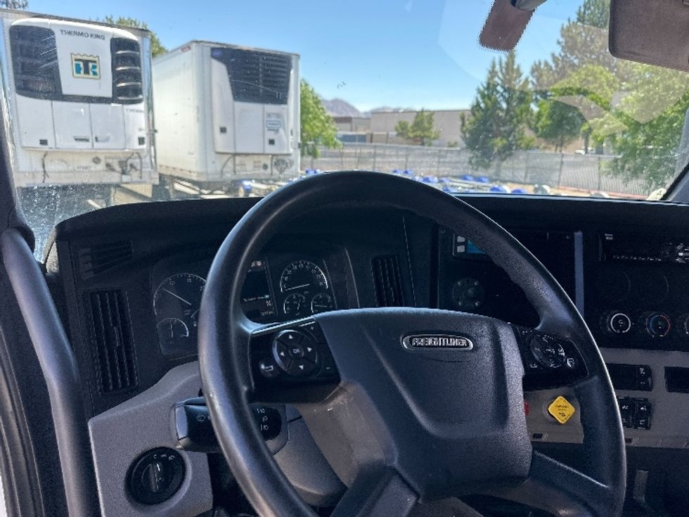 Sleeper Tractor-Heavy Duty Tractors-Freightliner-2020-T12664ST-Sparks-NV-549,172\n\t\tmiles-$ 67,000 - Image 10