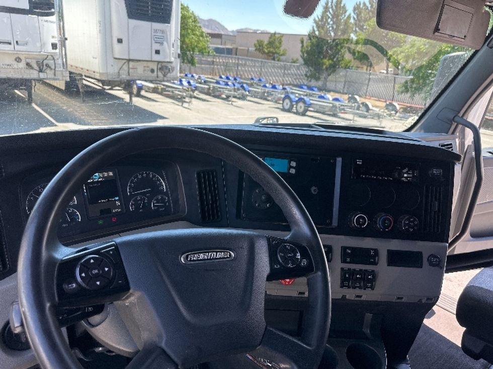 Sleeper Tractor-Heavy Duty Tractors-Freightliner-2020-T12664ST-Sparks-NV-549,172\n\t\tmiles-$ 67,000 - Image 11