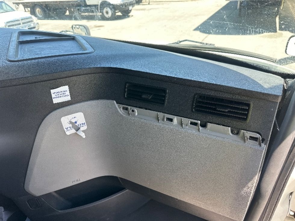 Sleeper Tractor-Heavy Duty Tractors-Freightliner-2020-T12664ST-Sparks-NV-549,172\n\t\tmiles-$ 67,000 - Image 14