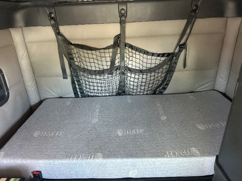 Sleeper Tractor-Heavy Duty Tractors-Freightliner-2020-T12664ST-Sparks-NV-549,172\n\t\tmiles-$ 67,000 - Image 16