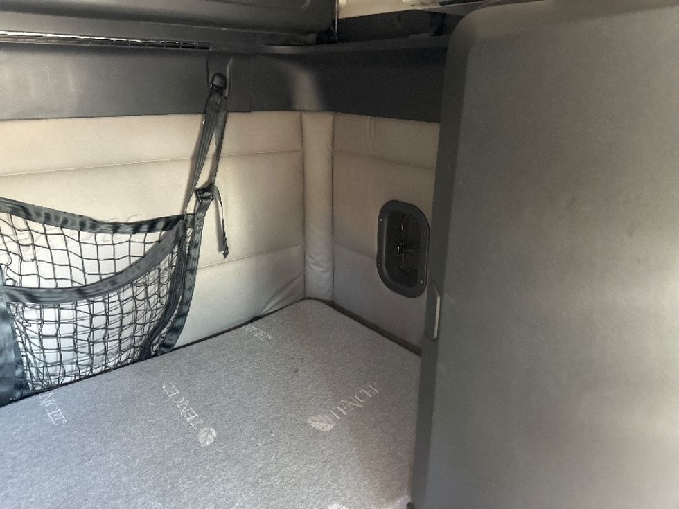 Sleeper Tractor-Heavy Duty Tractors-Freightliner-2020-T12664ST-Sparks-NV-549,172\n\t\tmiles-$ 67,000 - Image 17