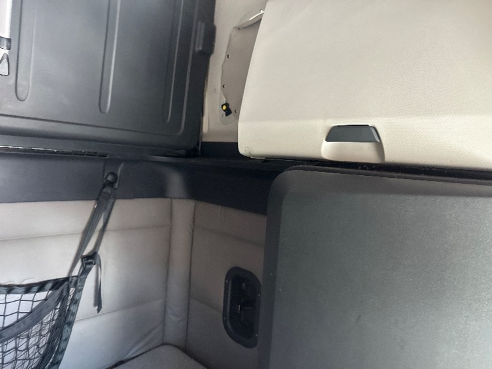 Sleeper Tractor-Heavy Duty Tractors-Freightliner-2020-T12664ST-Sparks-NV-549,172\n\t\tmiles-$ 67,000 - Image 19