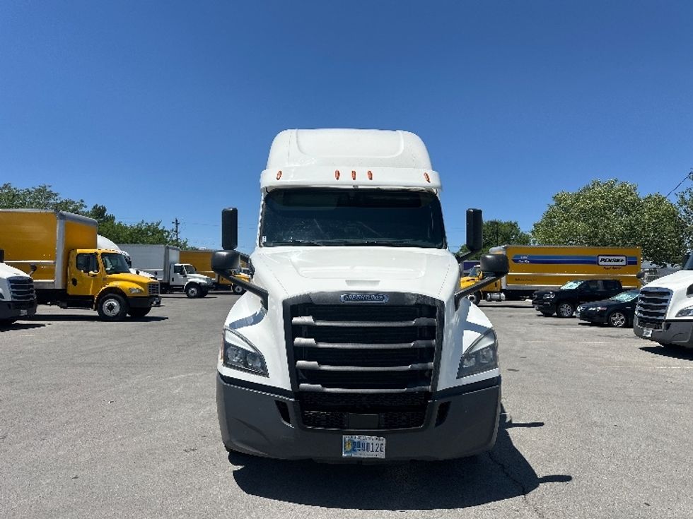 Sleeper Tractor-Heavy Duty Tractors-Freightliner-2020-T12664ST-Sparks-NV-549,172\n\t\tmiles-$ 67,000 - Image 2