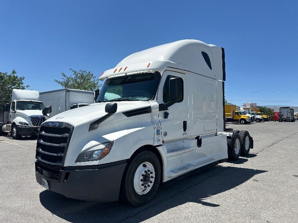 Sleeper Tractor-Heavy Duty Tractors-Freightliner-2020-T12664ST-Sparks-NV-549,172\n\t\tmiles-$ 67,000 - Image 3