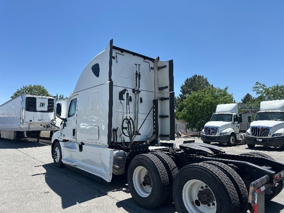 Sleeper Tractor-Heavy Duty Tractors-Freightliner-2020-T12664ST-Sparks-NV-549,172\n\t\tmiles-$ 67,000 - Image 5