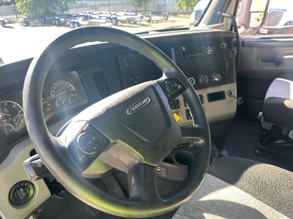 Sleeper Tractor-Heavy Duty Tractors-Freightliner-2020-T12664ST-Sparks-NV-591,237\n\t\tmiles-$ 63,000 - Image 10