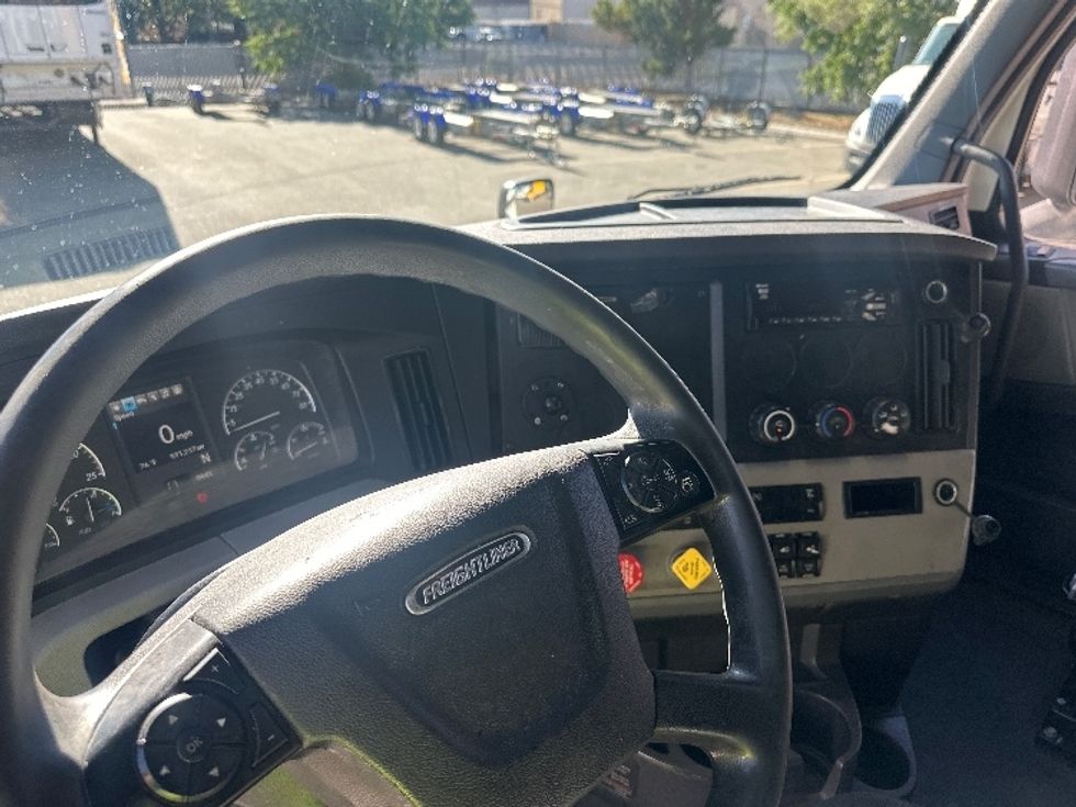 Sleeper Tractor-Heavy Duty Tractors-Freightliner-2020-T12664ST-Sparks-NV-591,237\n\t\tmiles-$ 63,000 - Image 11