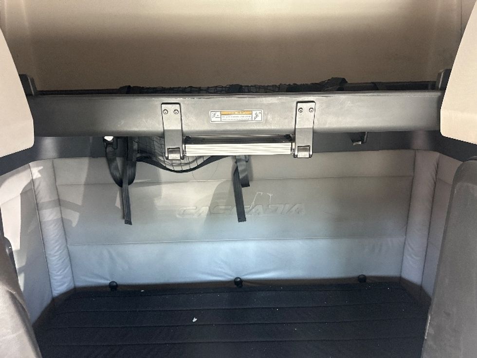 Sleeper Tractor-Heavy Duty Tractors-Freightliner-2020-T12664ST-Sparks-NV-591,237\n\t\tmiles-$ 63,000 - Image 16