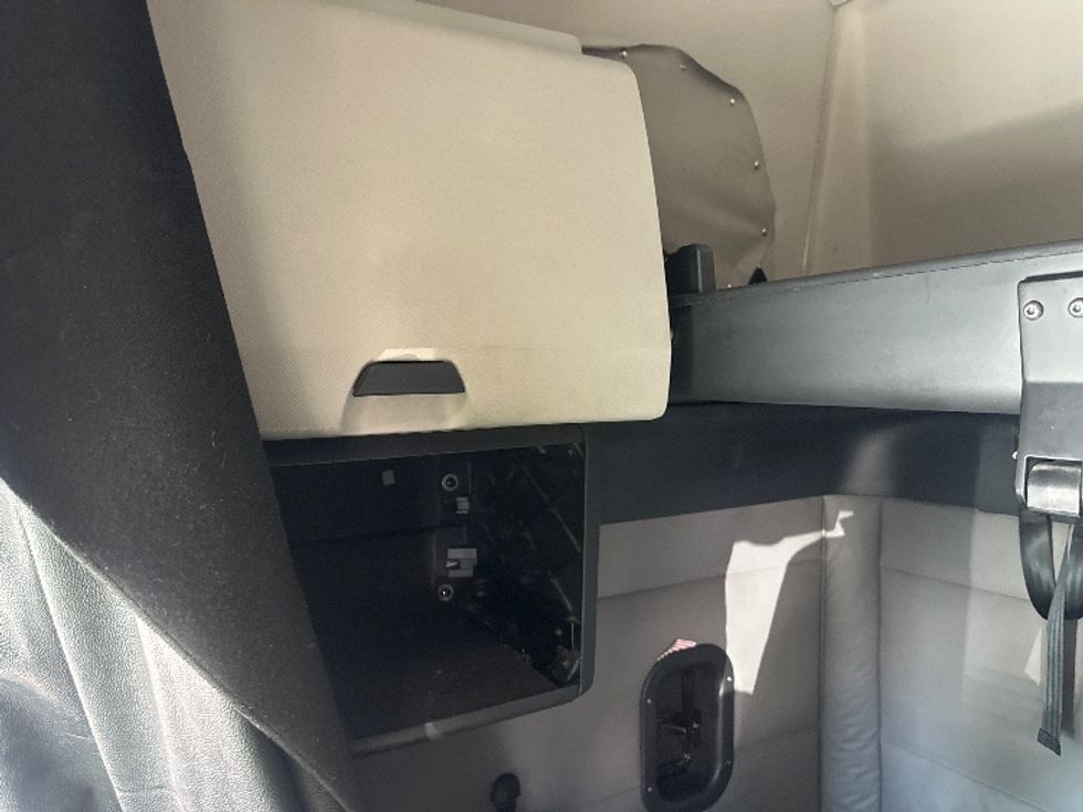 Sleeper Tractor-Heavy Duty Tractors-Freightliner-2020-T12664ST-Sparks-NV-591,237\n\t\tmiles-$ 63,000 - Image 19