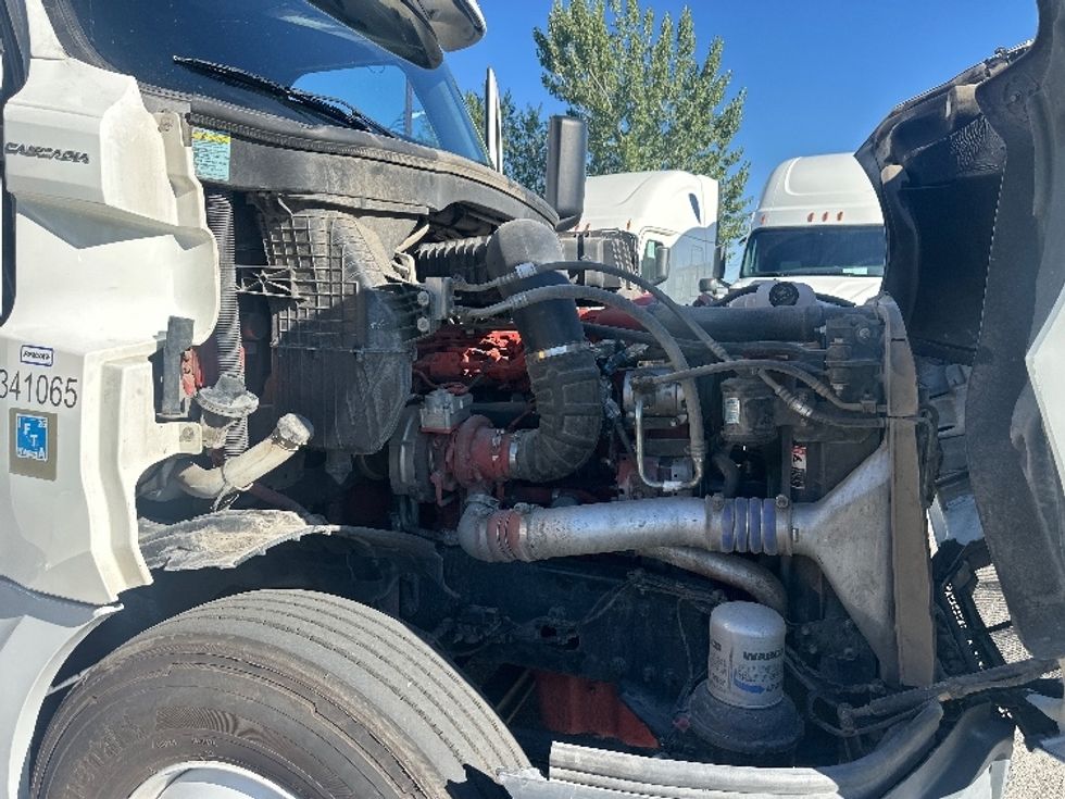 Sleeper Tractor-Heavy Duty Tractors-Freightliner-2020-T12664ST-Sparks-NV-591,237\n\t\tmiles-$ 63,000 - Image 20