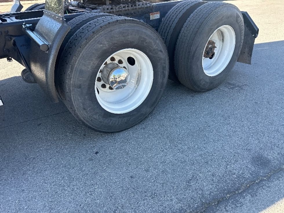 Sleeper Tractor-Heavy Duty Tractors-Freightliner-2020-T12664ST-Sparks-NV-591,237\n\t\tmiles-$ 63,000 - Image 23