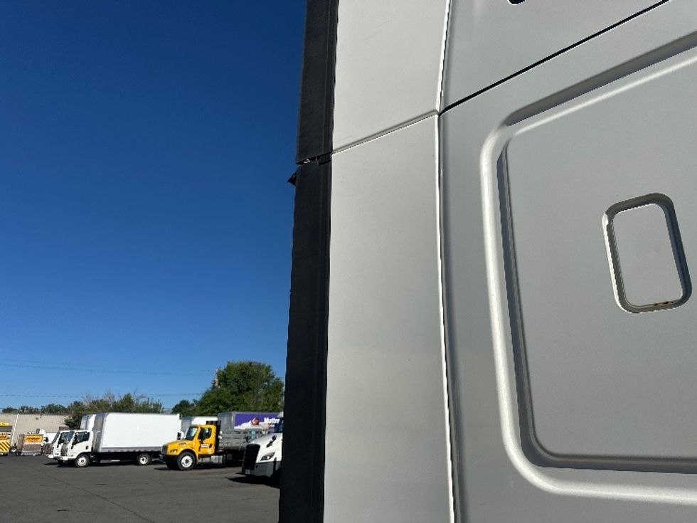 Sleeper Tractor-Heavy Duty Tractors-Freightliner-2020-T12664ST-Sparks-NV-591,237\n\t\tmiles-$ 63,000 - Image 26