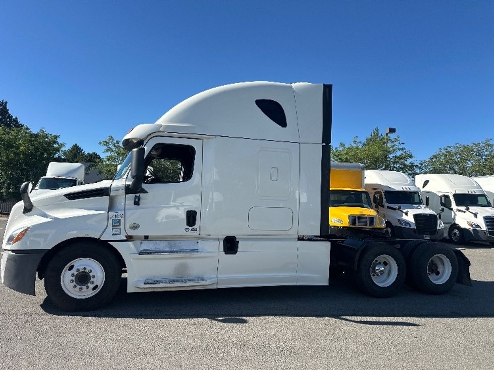 Sleeper Tractor-Heavy Duty Tractors-Freightliner-2020-T12664ST-Sparks-NV-591,237\n\t\tmiles-$ 63,000 - Image 4