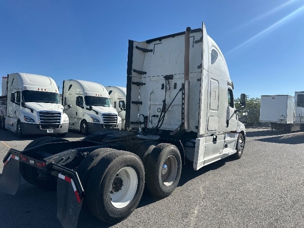 Sleeper Tractor-Heavy Duty Tractors-Freightliner-2020-T12664ST-Sparks-NV-591,237\n\t\tmiles-$ 63,000 - Image 7
