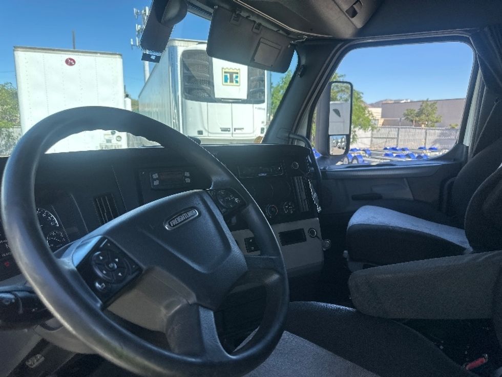 Sleeper Tractor-Heavy Duty Tractors-Freightliner-2020-T12664ST-Sparks-NV-596,739\n\t\tmiles-$ 62,750 - Image 10