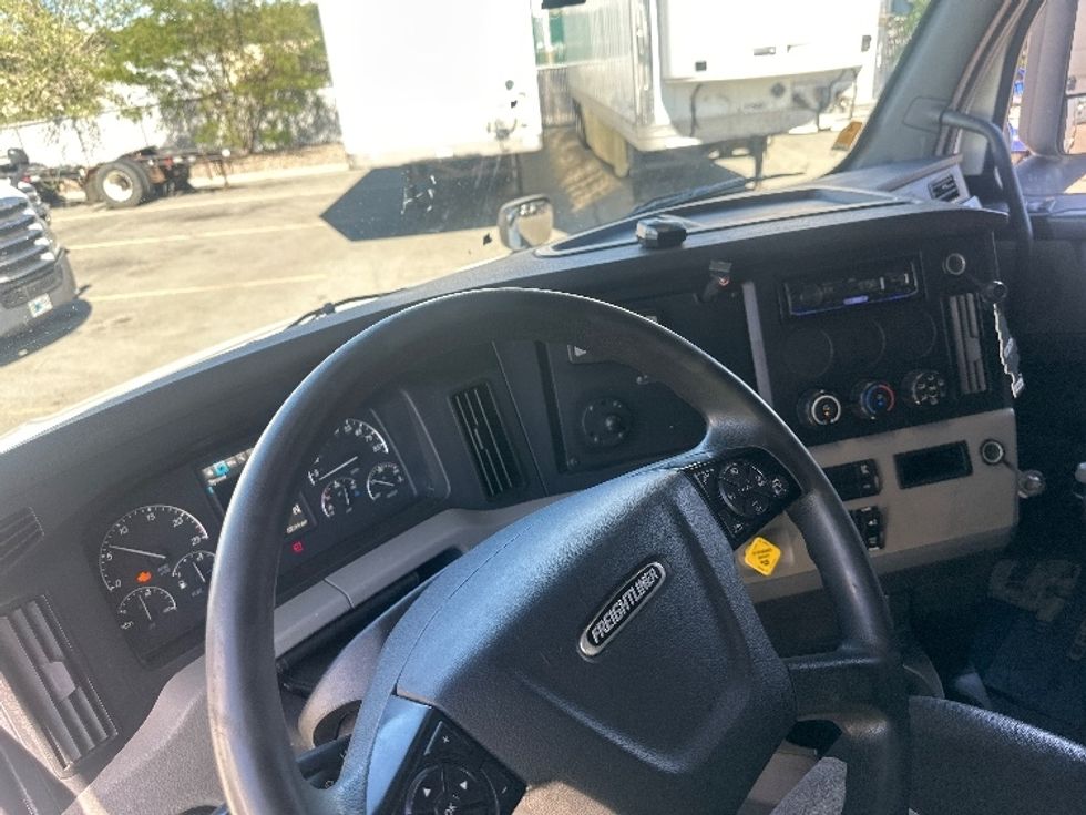 Sleeper Tractor-Heavy Duty Tractors-Freightliner-2020-T12664ST-Sparks-NV-596,739\n\t\tmiles-$ 62,750 - Image 11