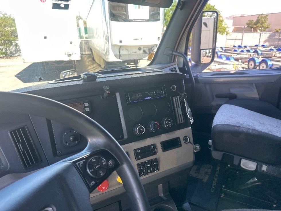 Sleeper Tractor-Heavy Duty Tractors-Freightliner-2020-T12664ST-Sparks-NV-596,739\n\t\tmiles-$ 62,750 - Image 12