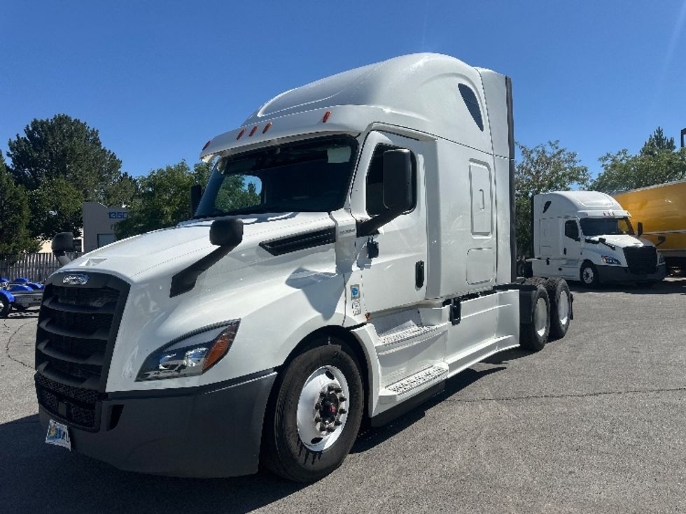 Sleeper Tractor-Heavy Duty Tractors-Freightliner-2020-T12664ST-Sparks-NV-596,739\n\t\tmiles-$ 62,750 - Image 3