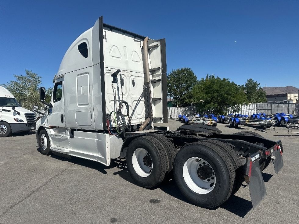 Sleeper Tractor-Heavy Duty Tractors-Freightliner-2020-T12664ST-Sparks-NV-596,739\n\t\tmiles-$ 62,750 - Image 5