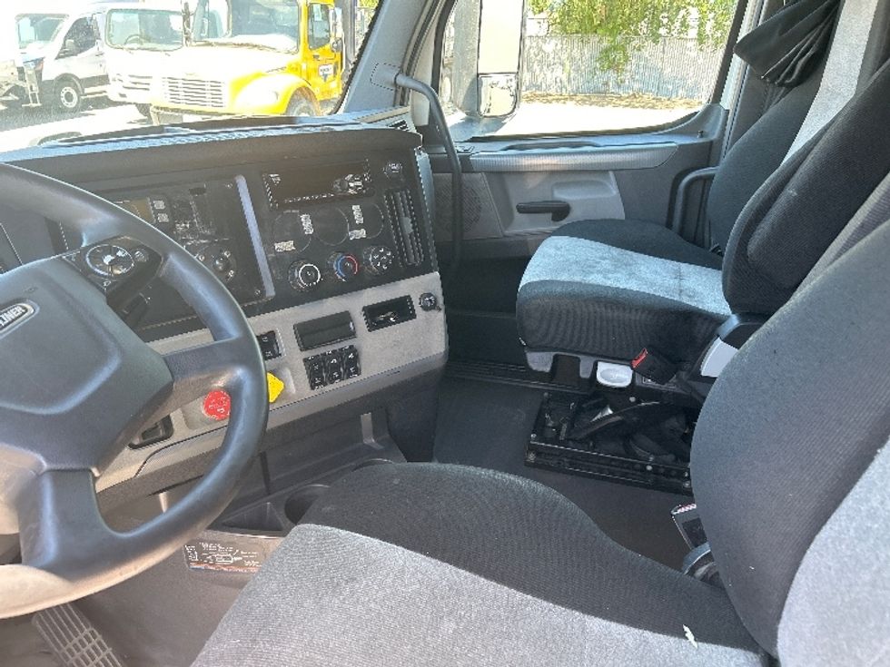 Sleeper Tractor-Heavy Duty Tractors-Freightliner-2020-T12664ST-Sparks-NV-636,424\n\t\tmiles-$ 59,250 - Image 10