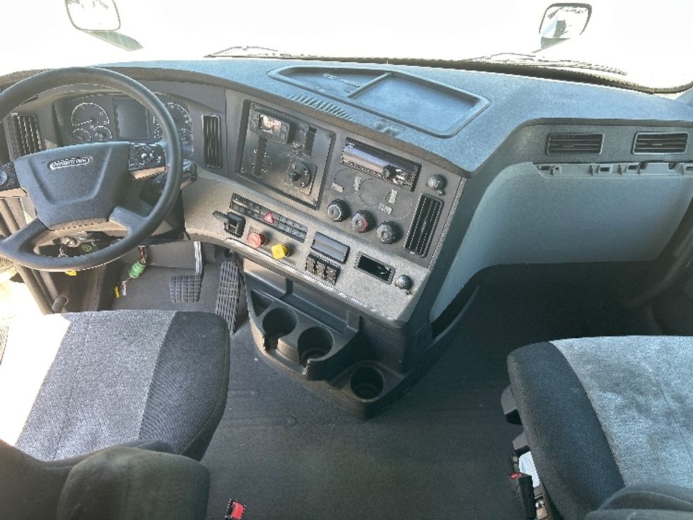 Sleeper Tractor-Heavy Duty Tractors-Freightliner-2020-T12664ST-Sparks-NV-636,424\n\t\tmiles-$ 59,250 - Image 12